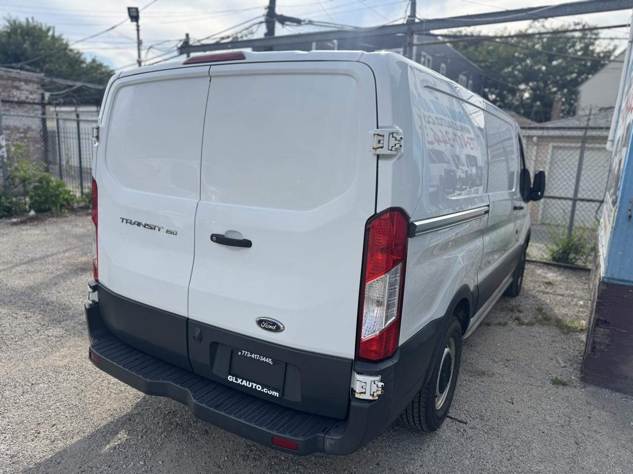Ford Transit photo 7