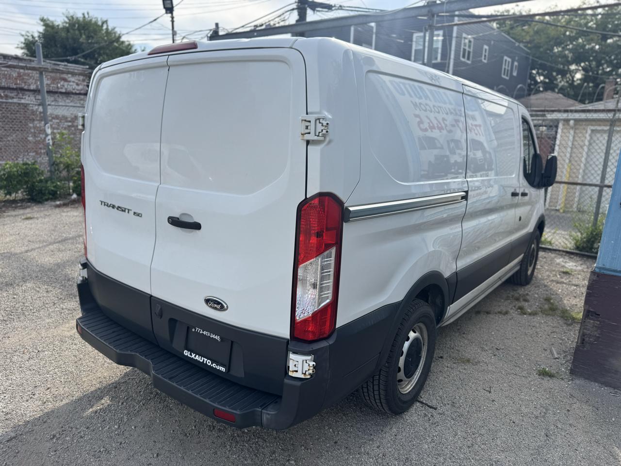 Ford Transit photo 8