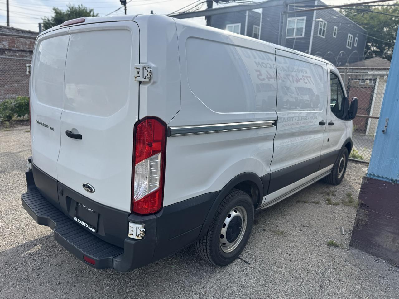 Ford Transit photo 9