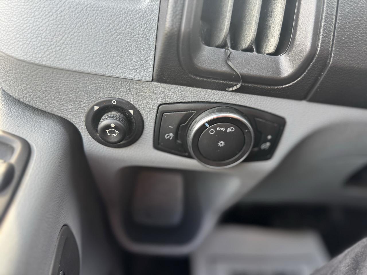 Ford Transit photo 21