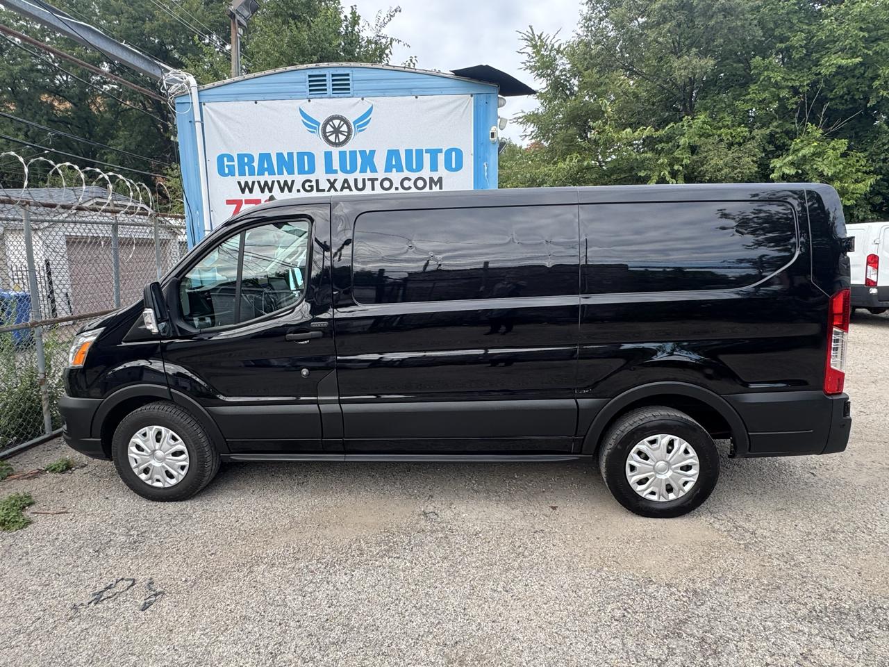 Ford Transit photo 5