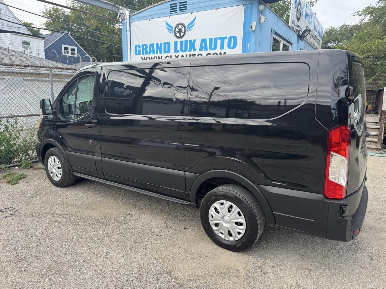 Ford Transit photo 6