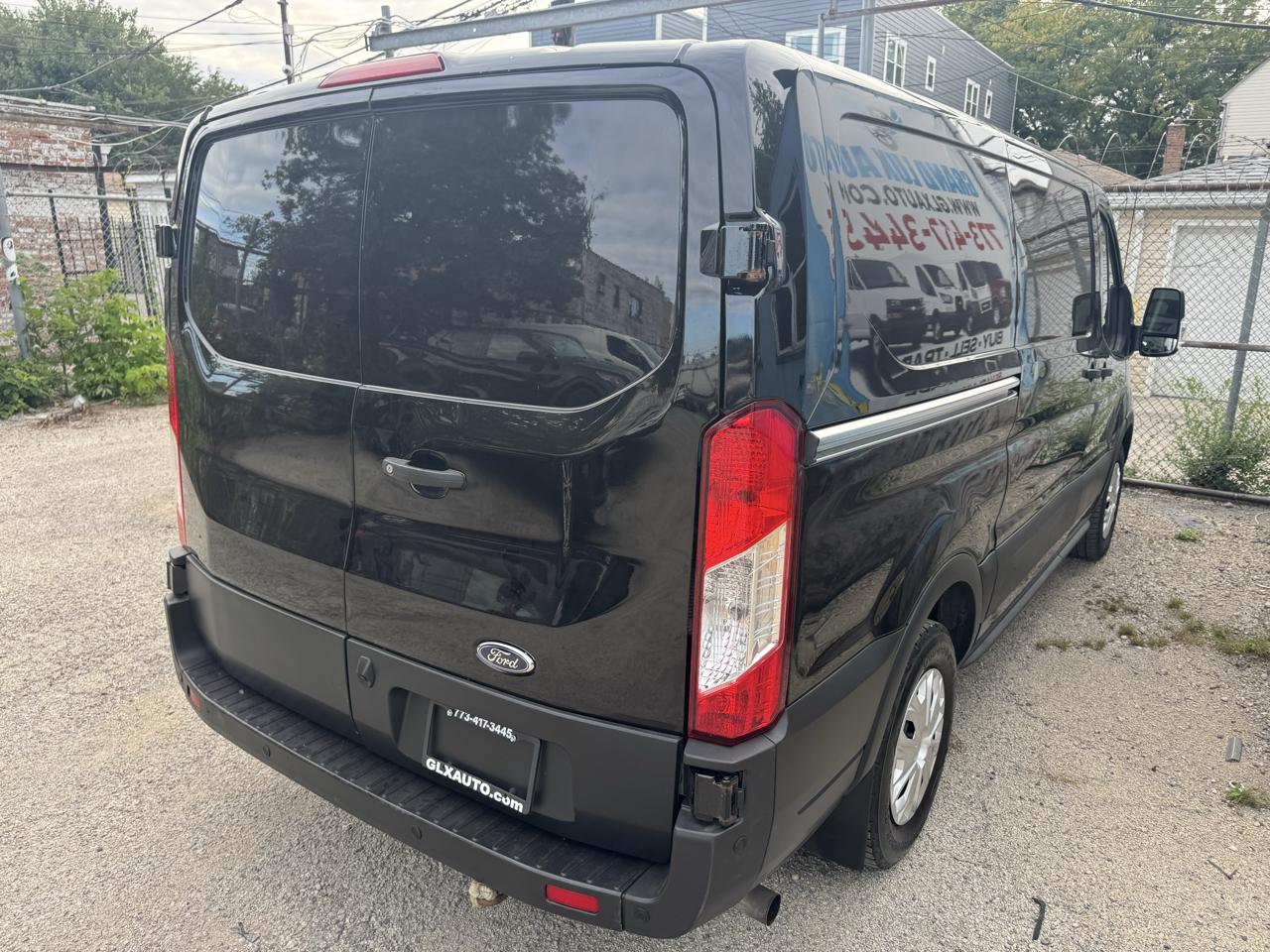 Ford Transit photo 9