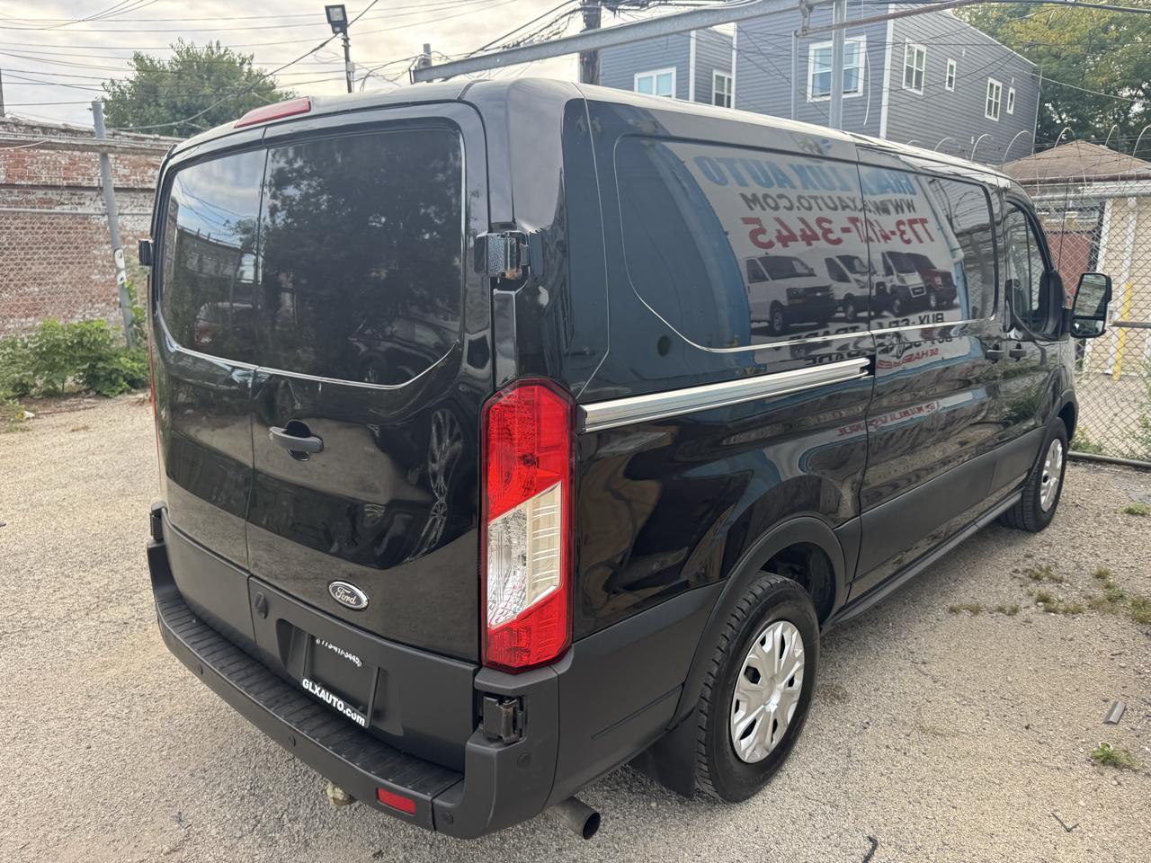 Ford Transit photo 10