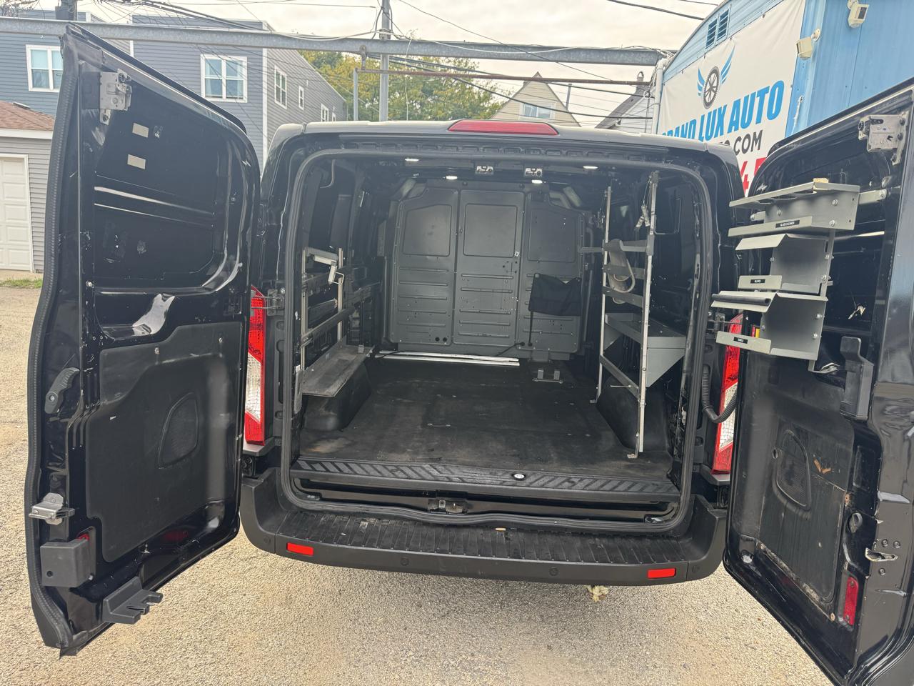 Ford Transit photo 11