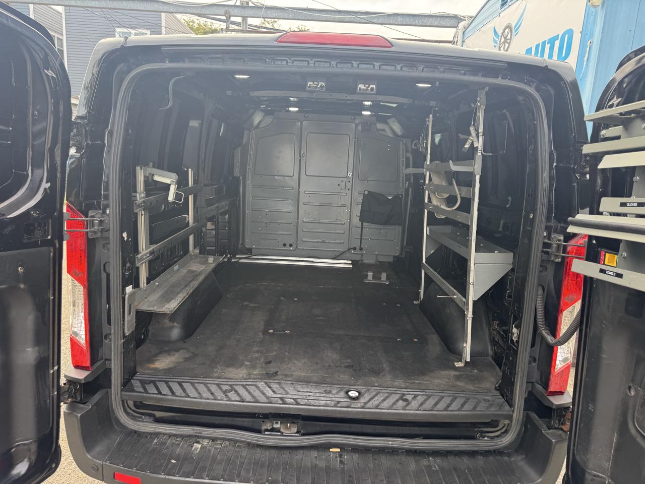 Ford Transit photo 12
