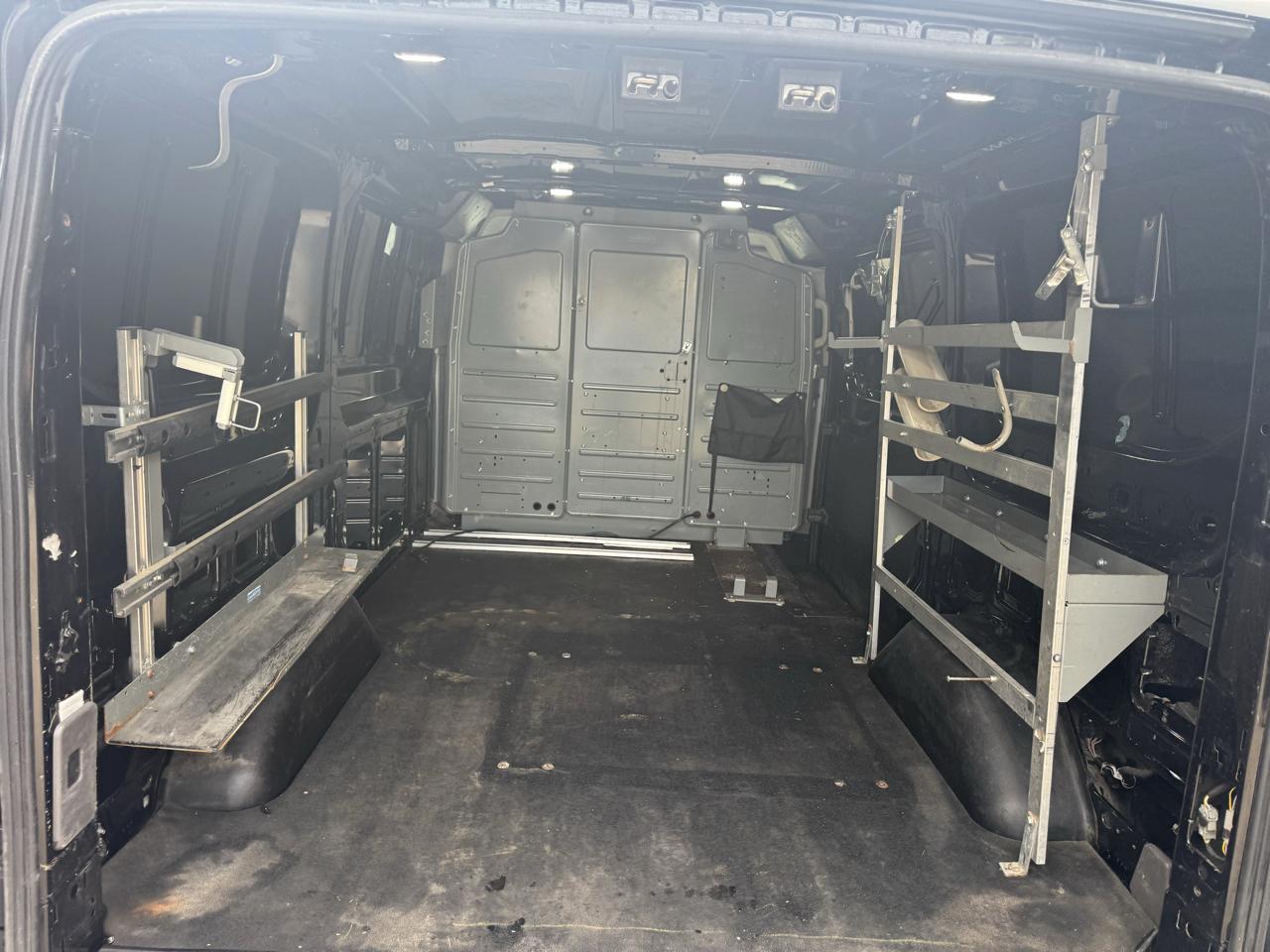 Ford Transit photo 13