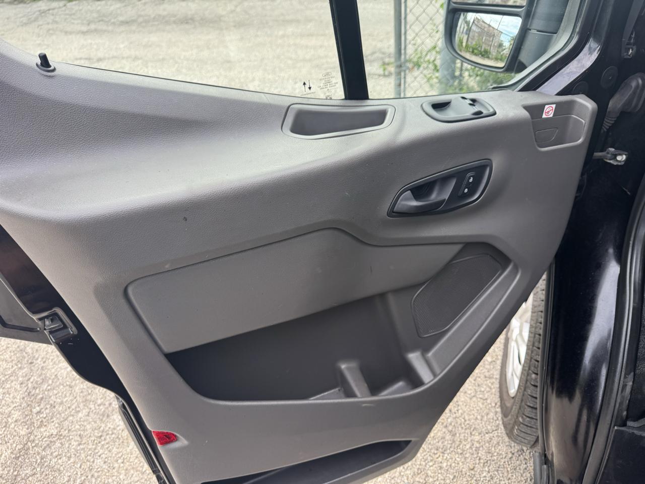 Ford Transit photo 14