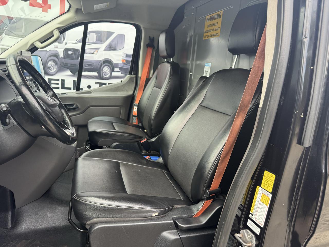 Ford Transit photo 16