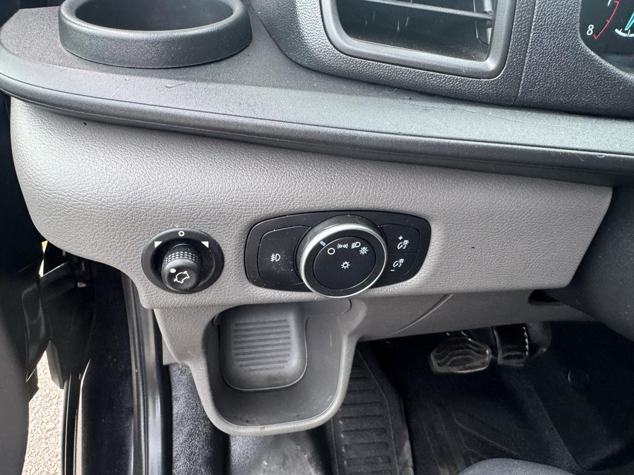 Ford Transit photo 18