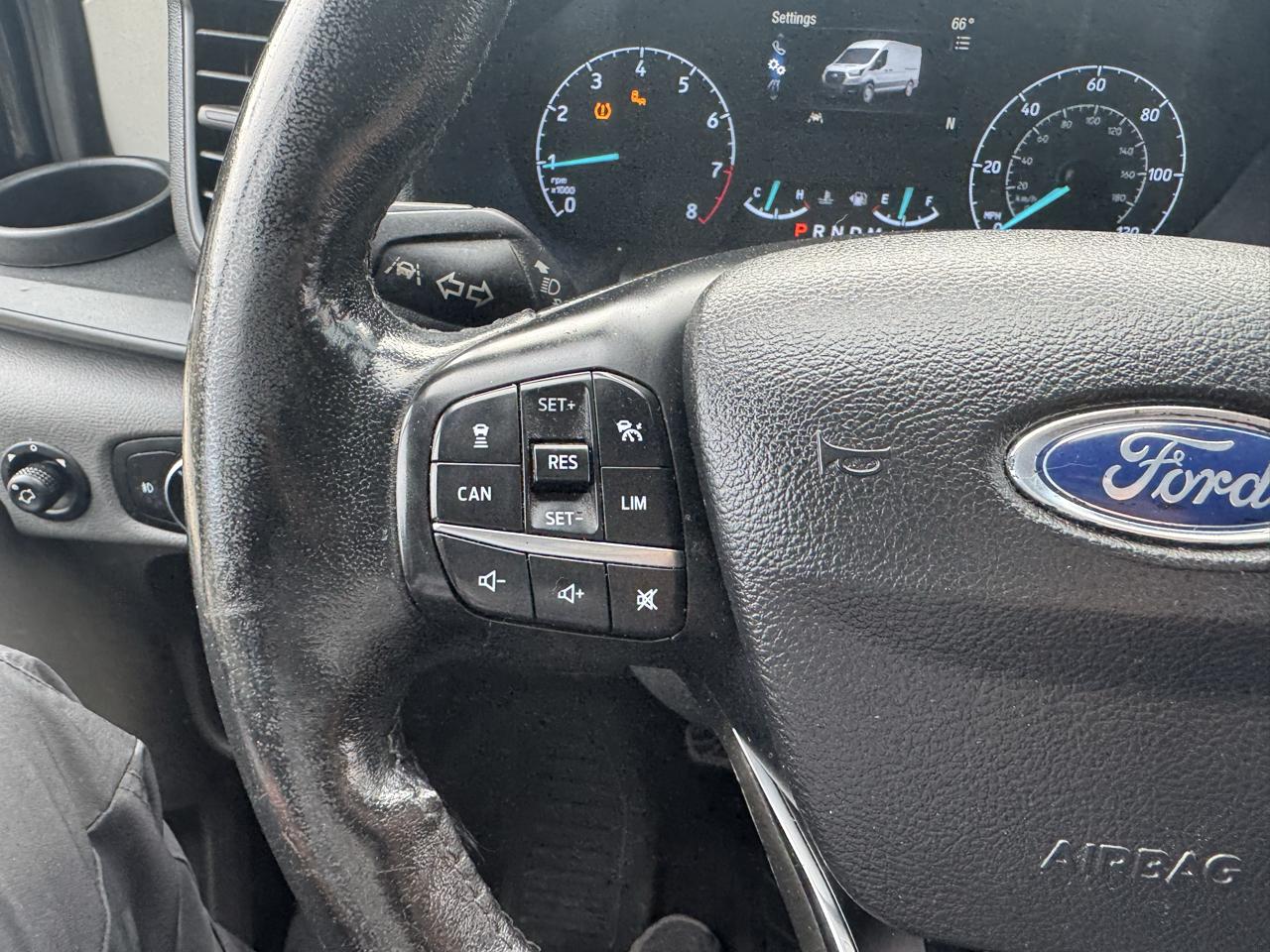 Ford Transit photo 22
