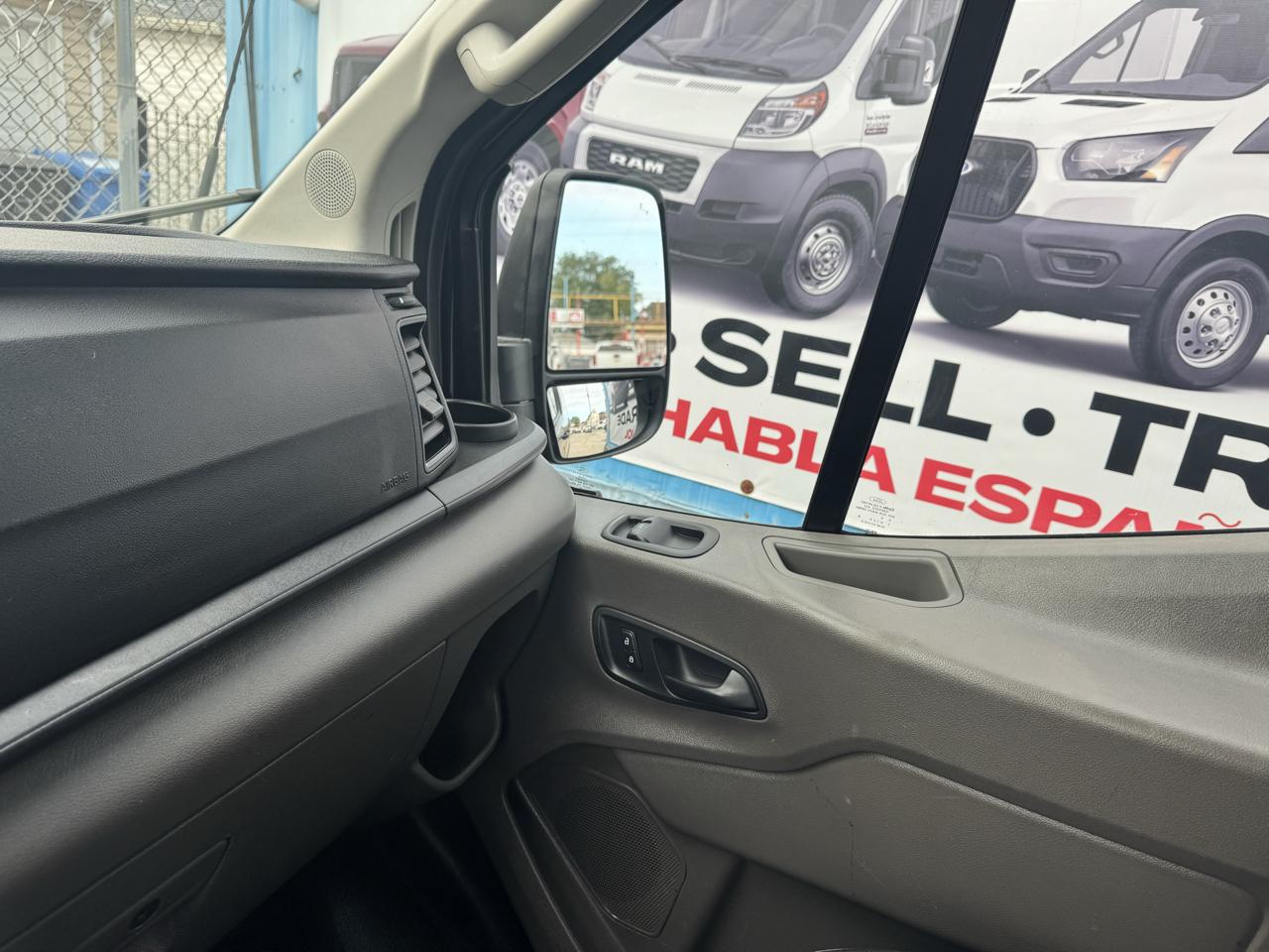 Ford Transit photo 25