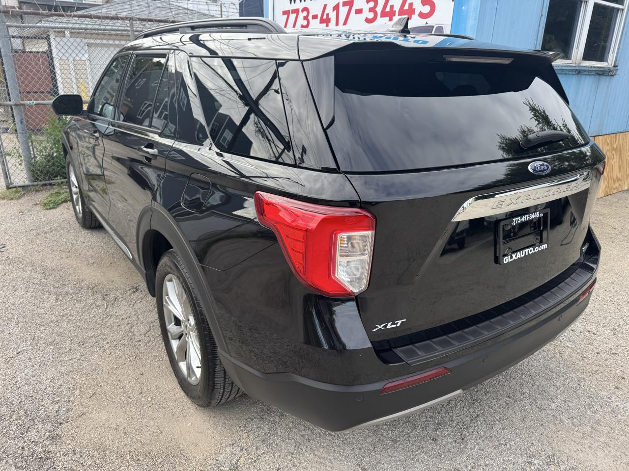 Ford Explorer photo 8