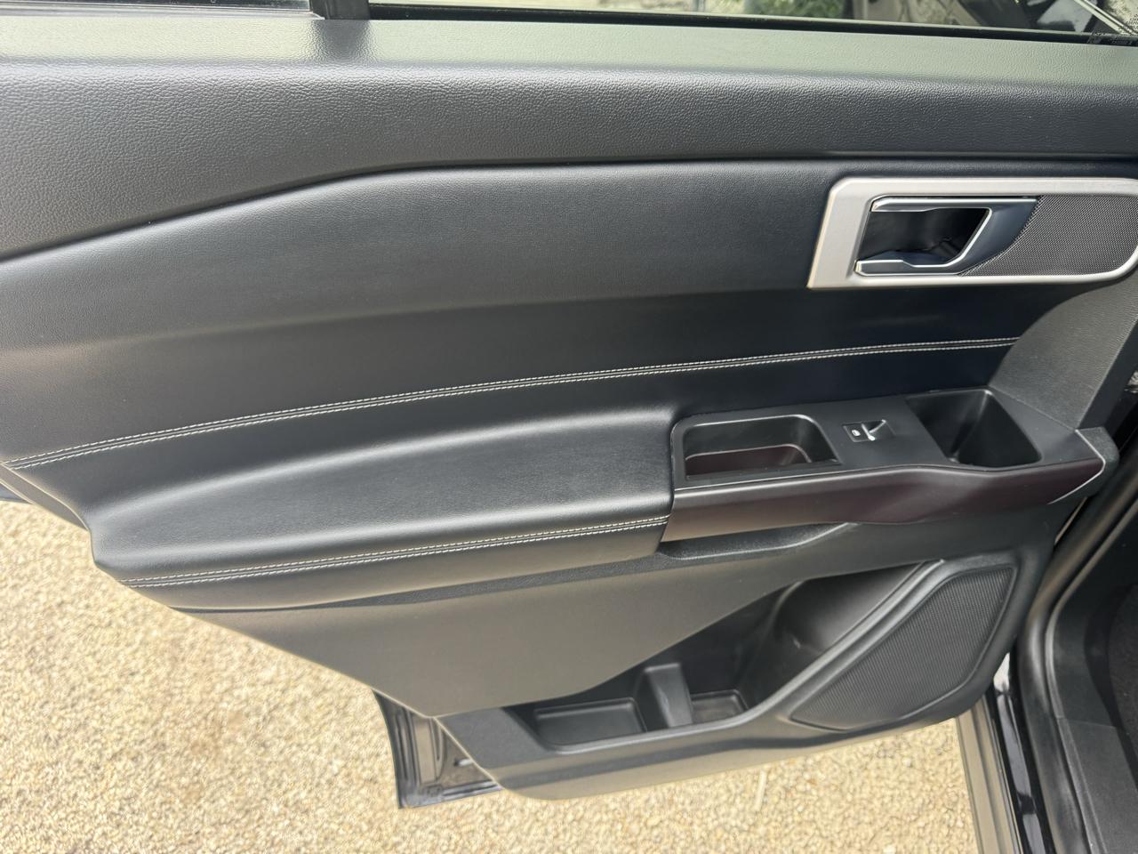 Ford Explorer photo 19