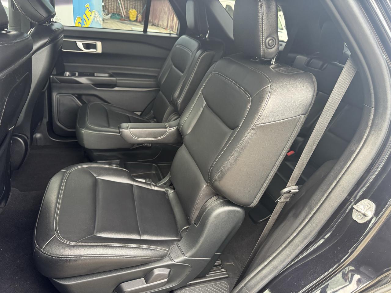 Ford Explorer photo 21