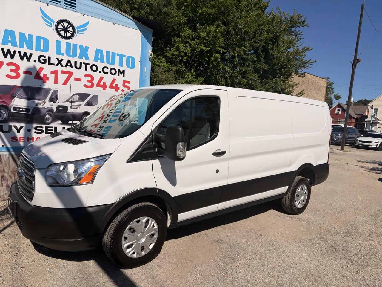 Ford Transit photo 3