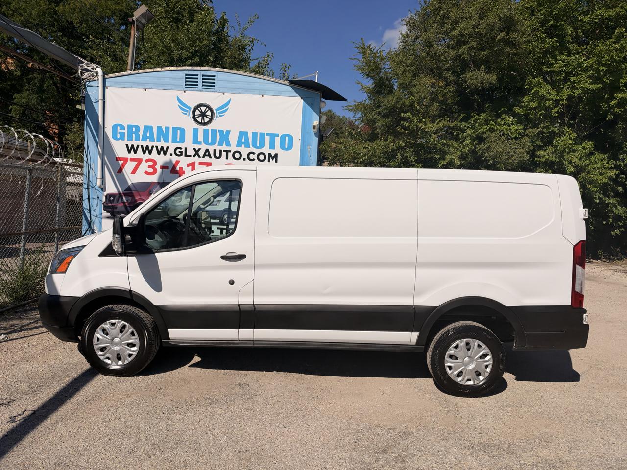 Ford Transit photo 4