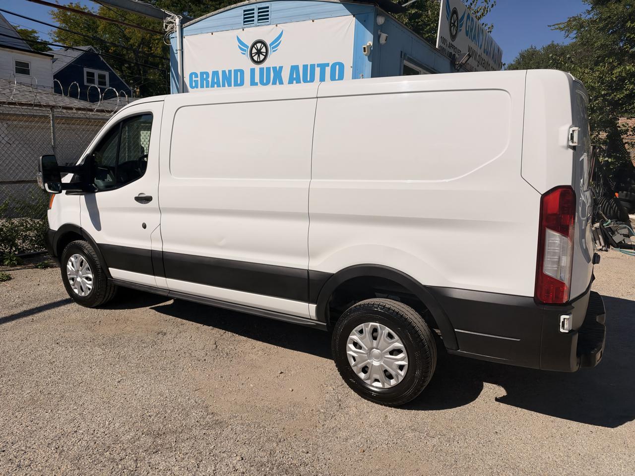 Ford Transit photo 5