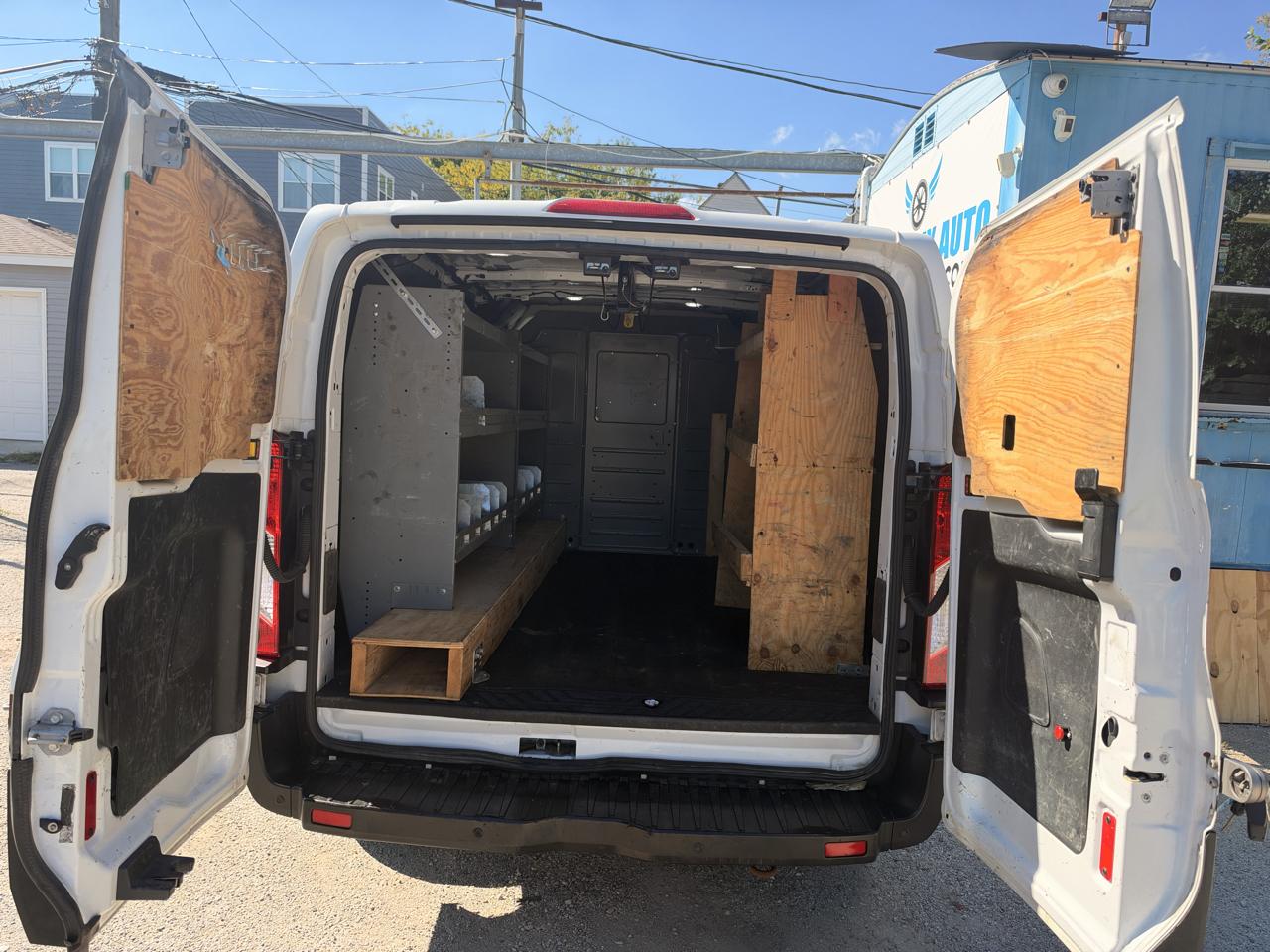 Ford Transit photo 10