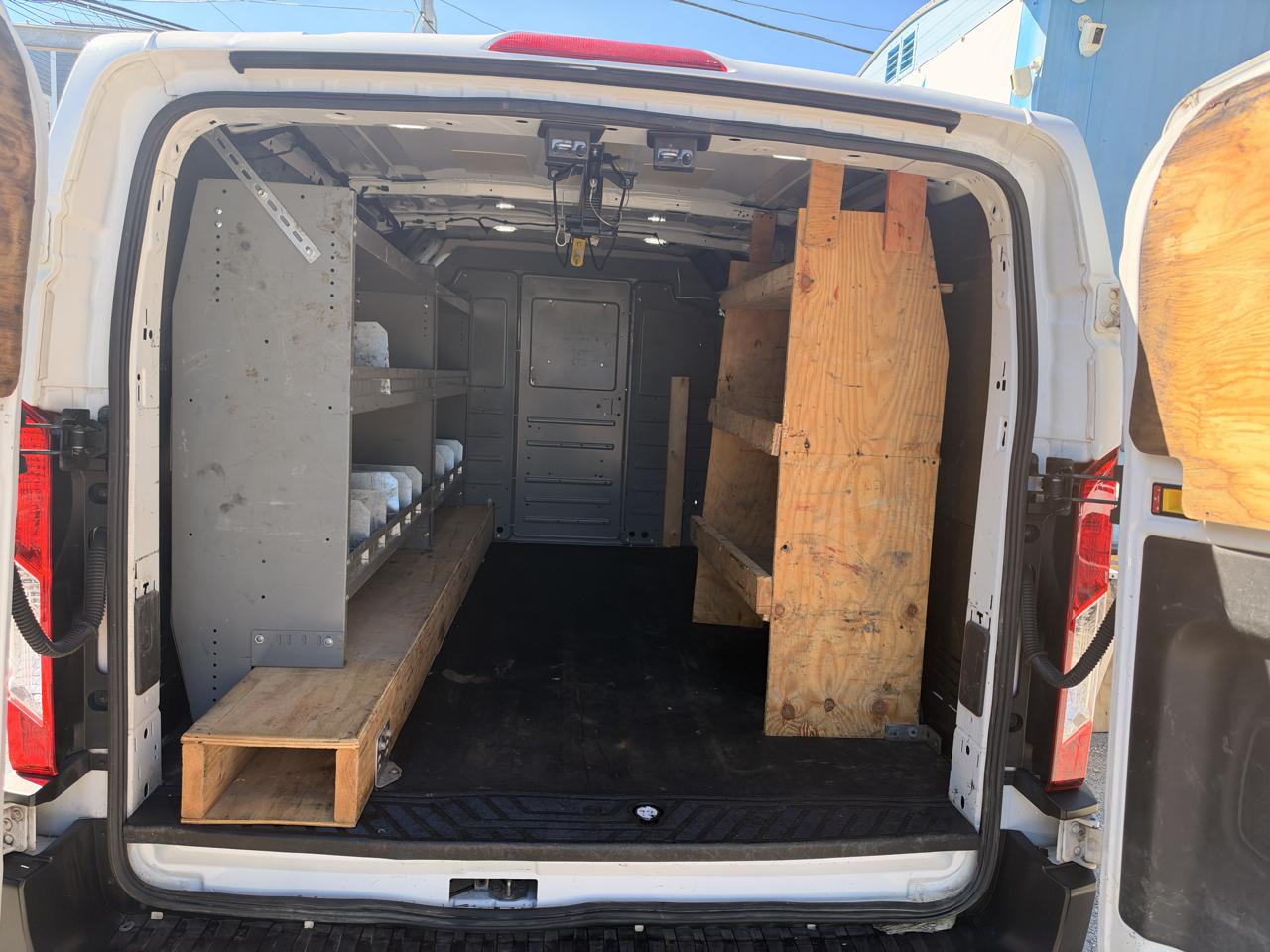 Ford Transit photo 11