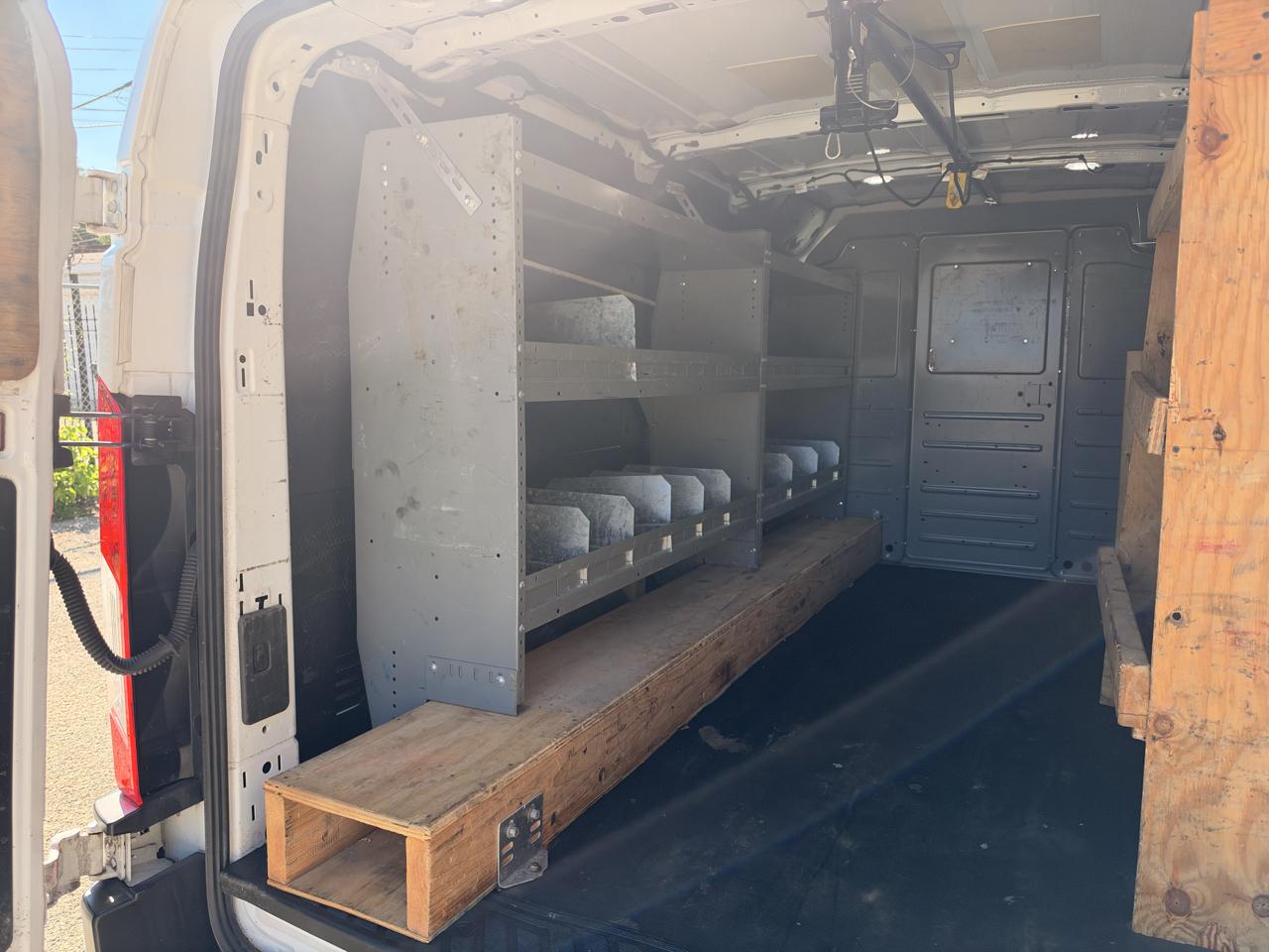 Ford Transit photo 12