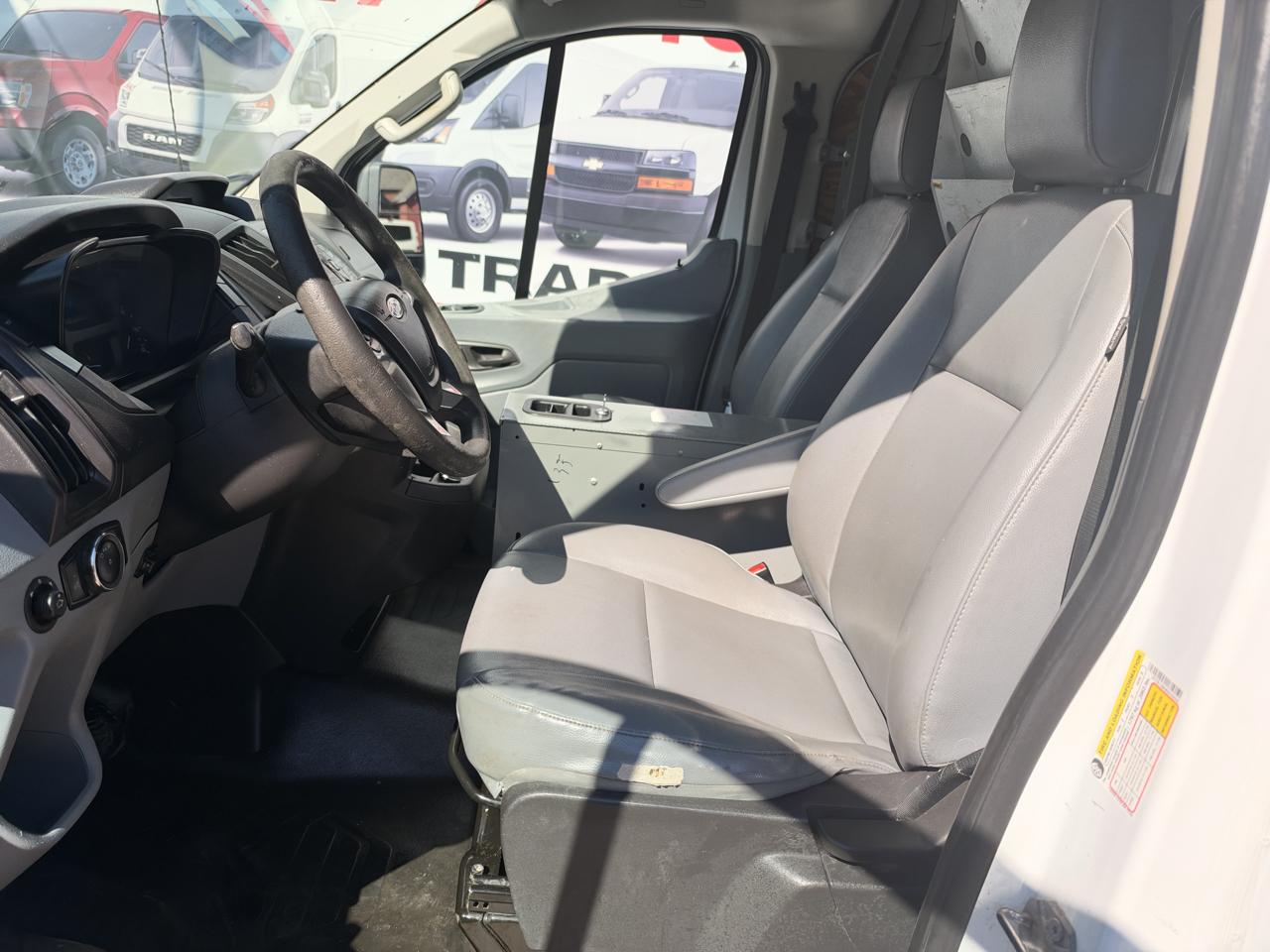 Ford Transit photo 15