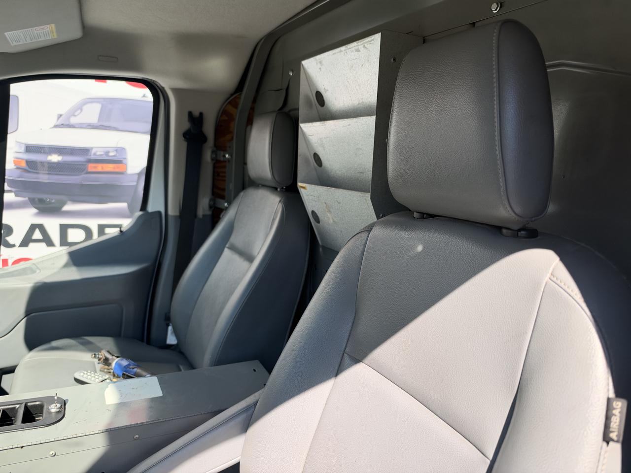 Ford Transit photo 17