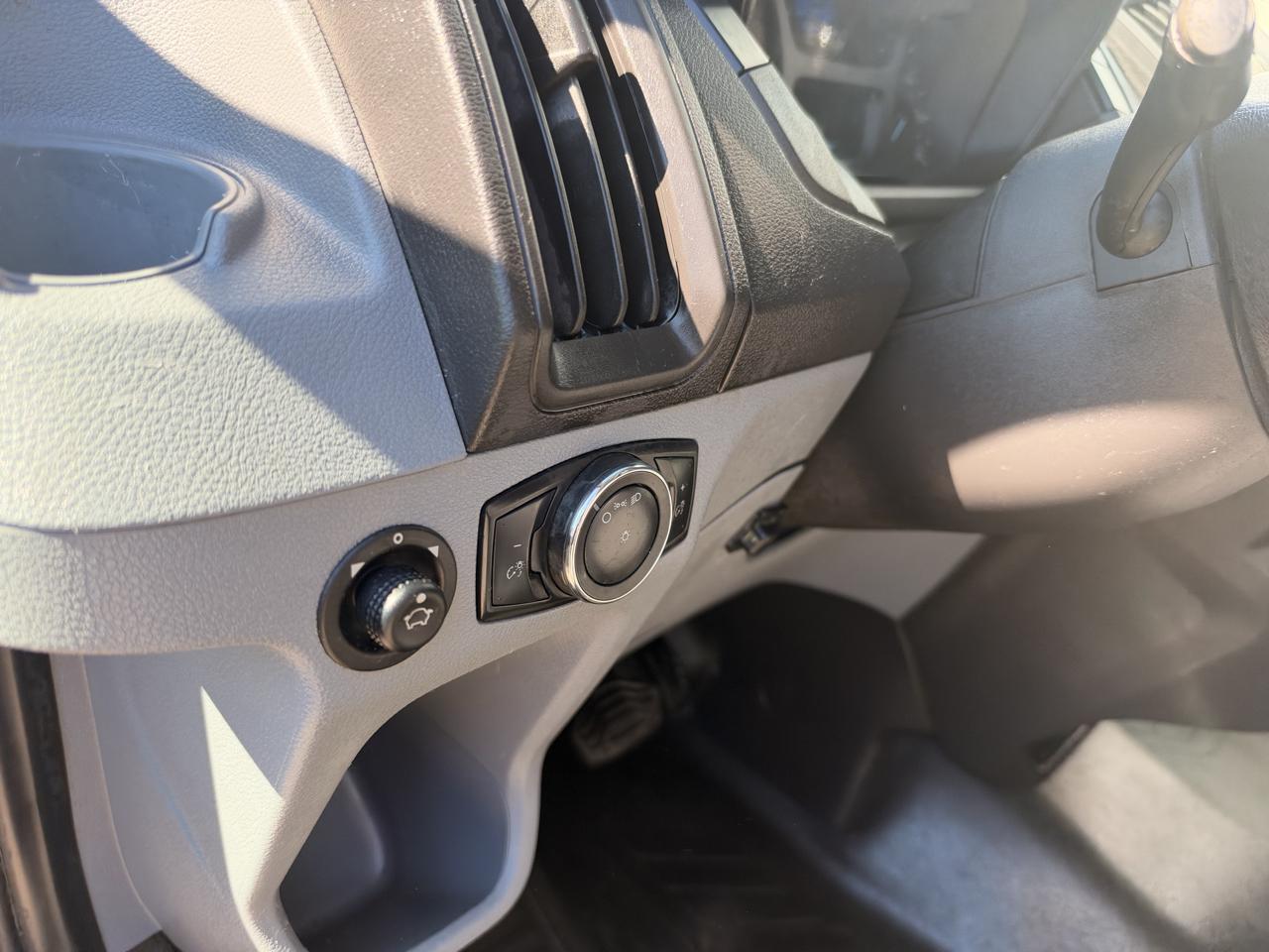Ford Transit photo 18