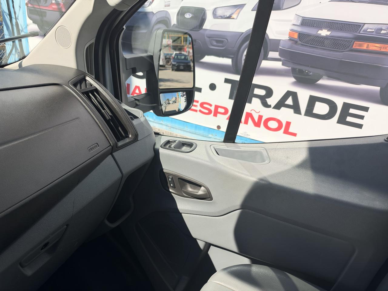 Ford Transit photo 25