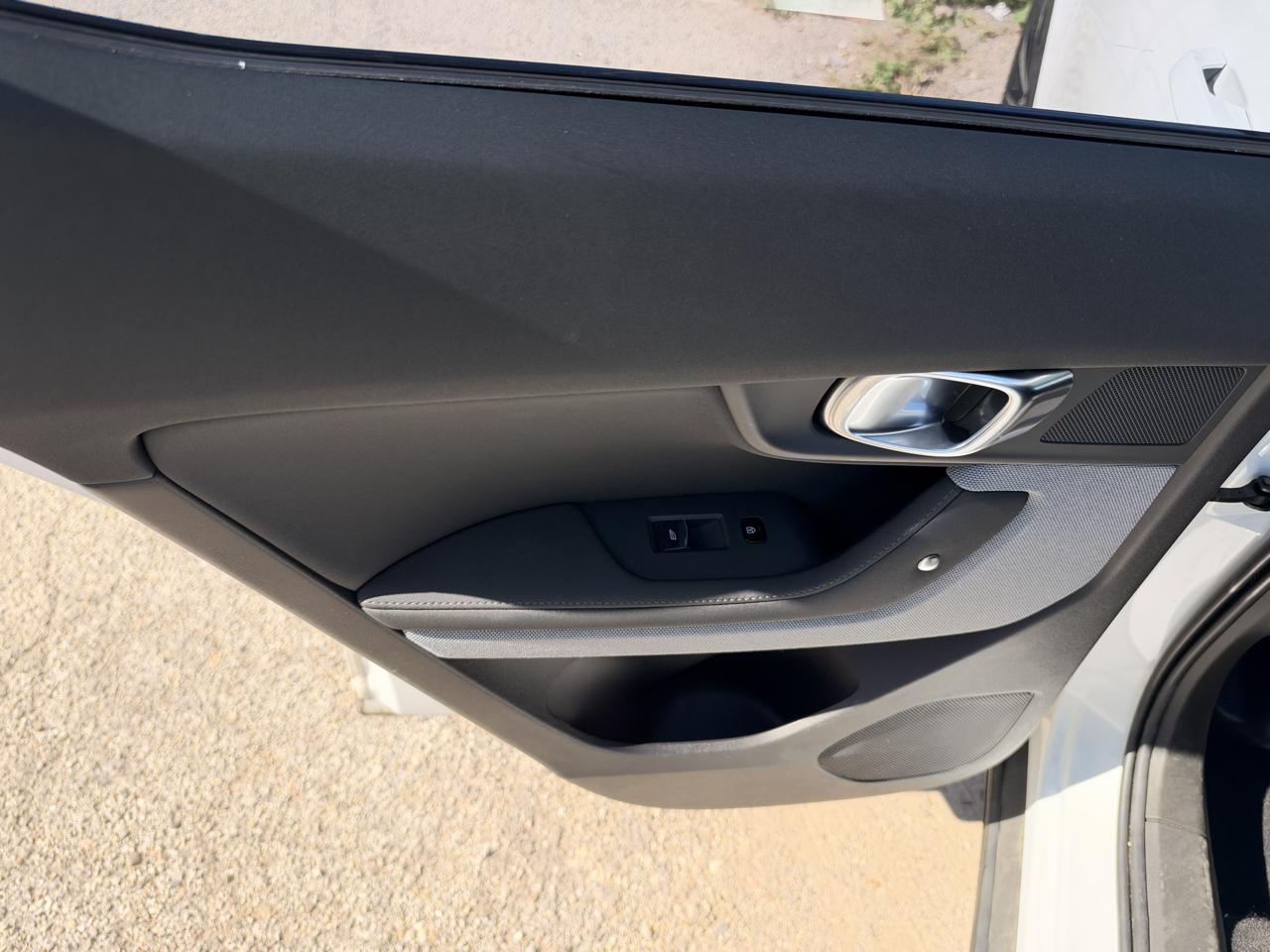 Polestar Polestar 2 photo 16