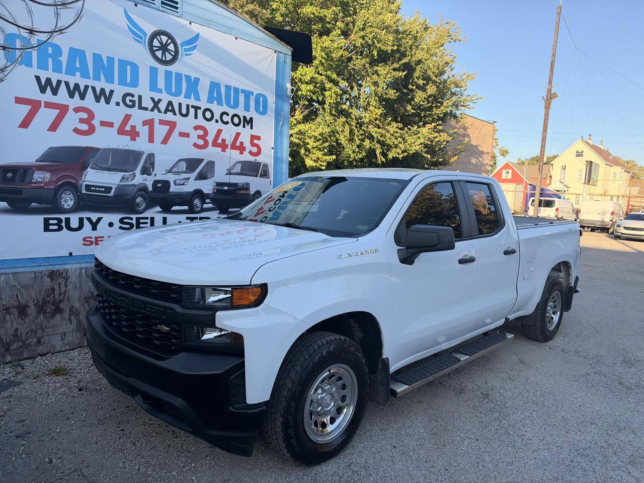 Chevrolet Silverado photo 2