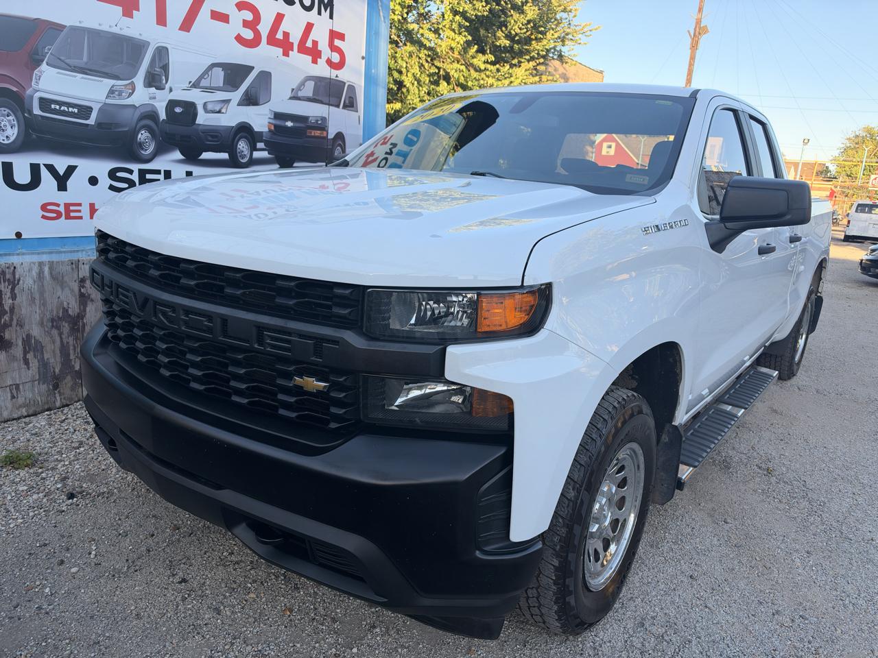 Chevrolet Silverado photo 3