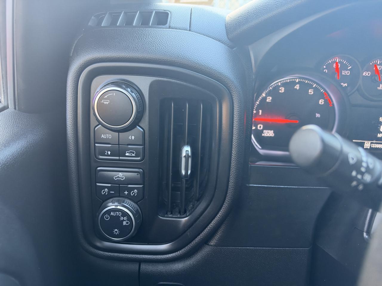 Chevrolet Silverado photo 29