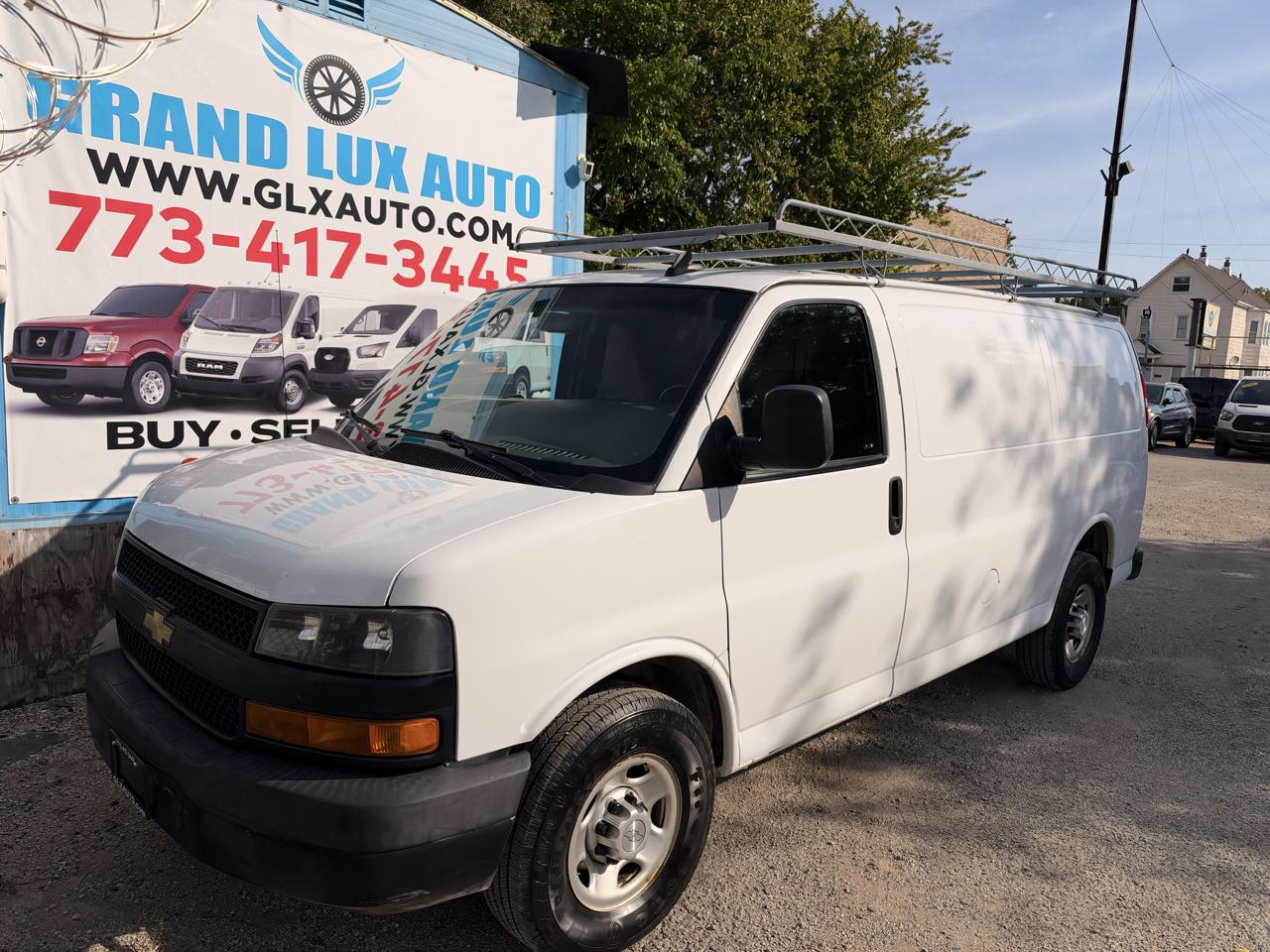 Chevrolet Express photo 2