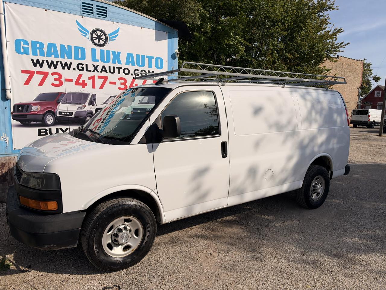 Chevrolet Express photo 3