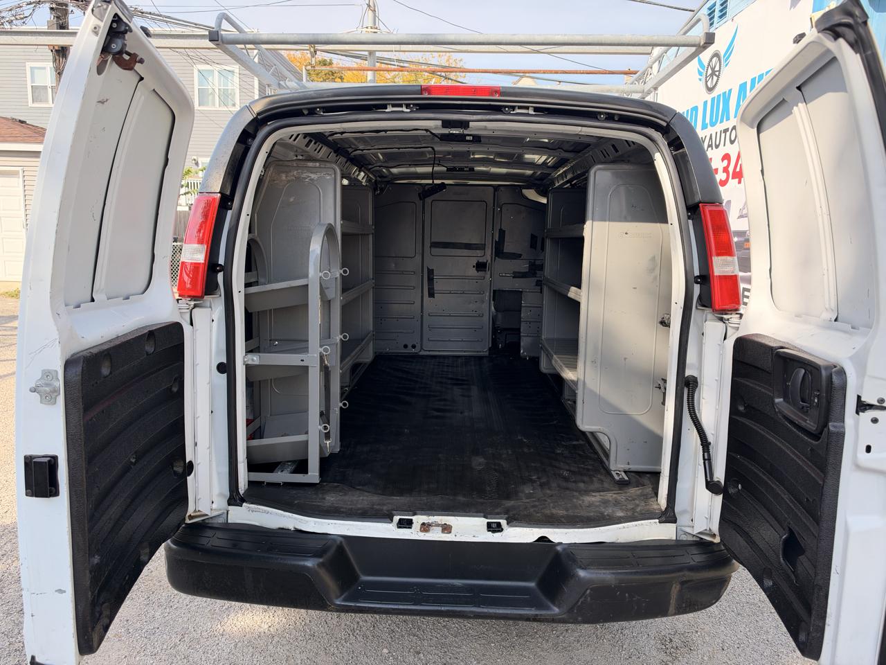 Chevrolet Express photo 10