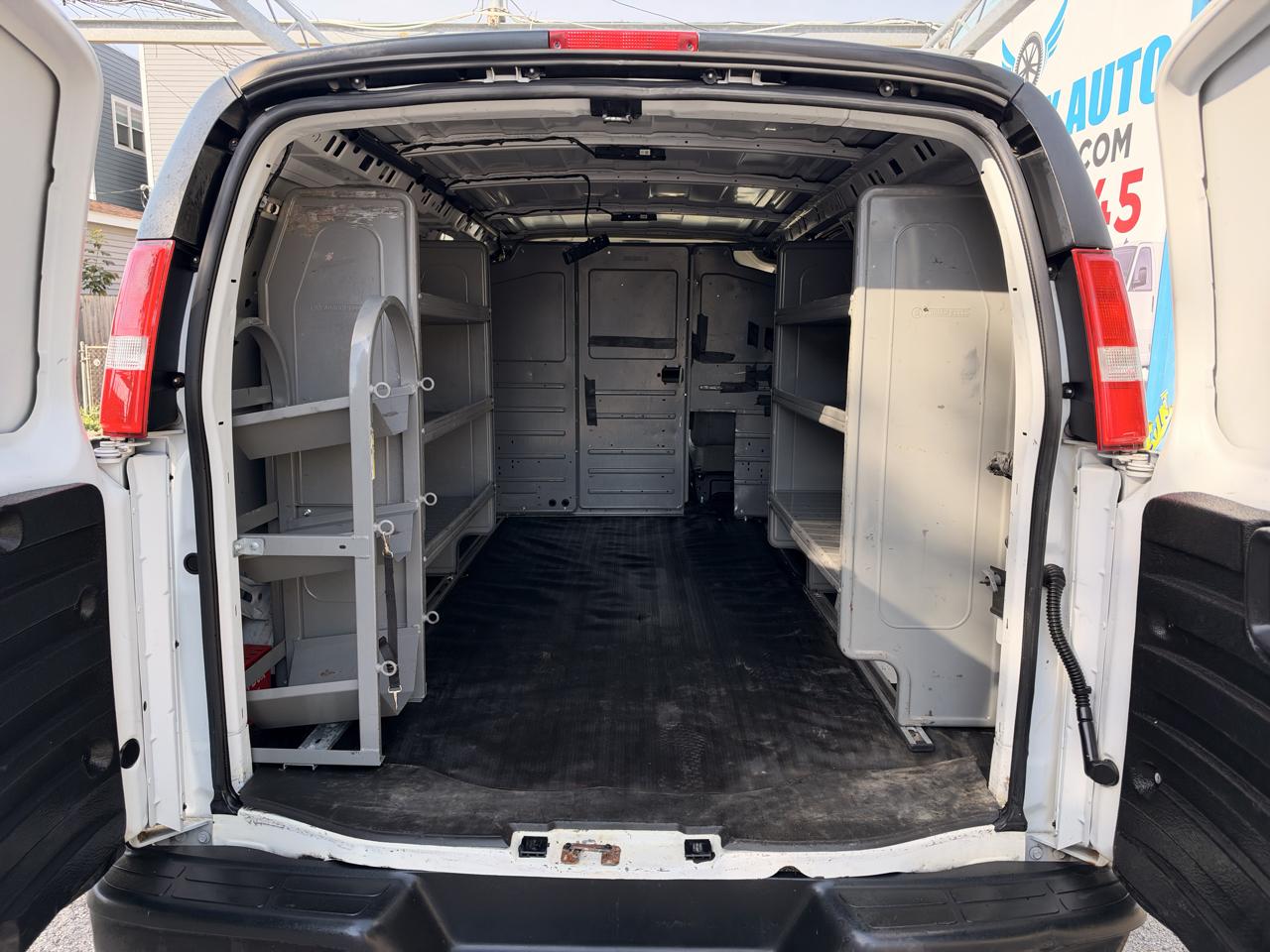 Chevrolet Express photo 11