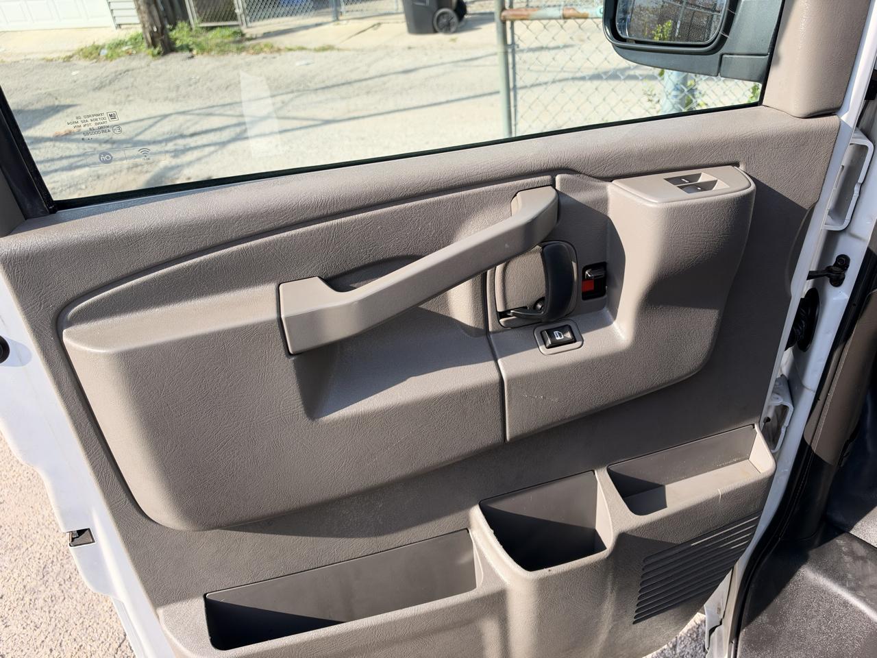 Chevrolet Express photo 15