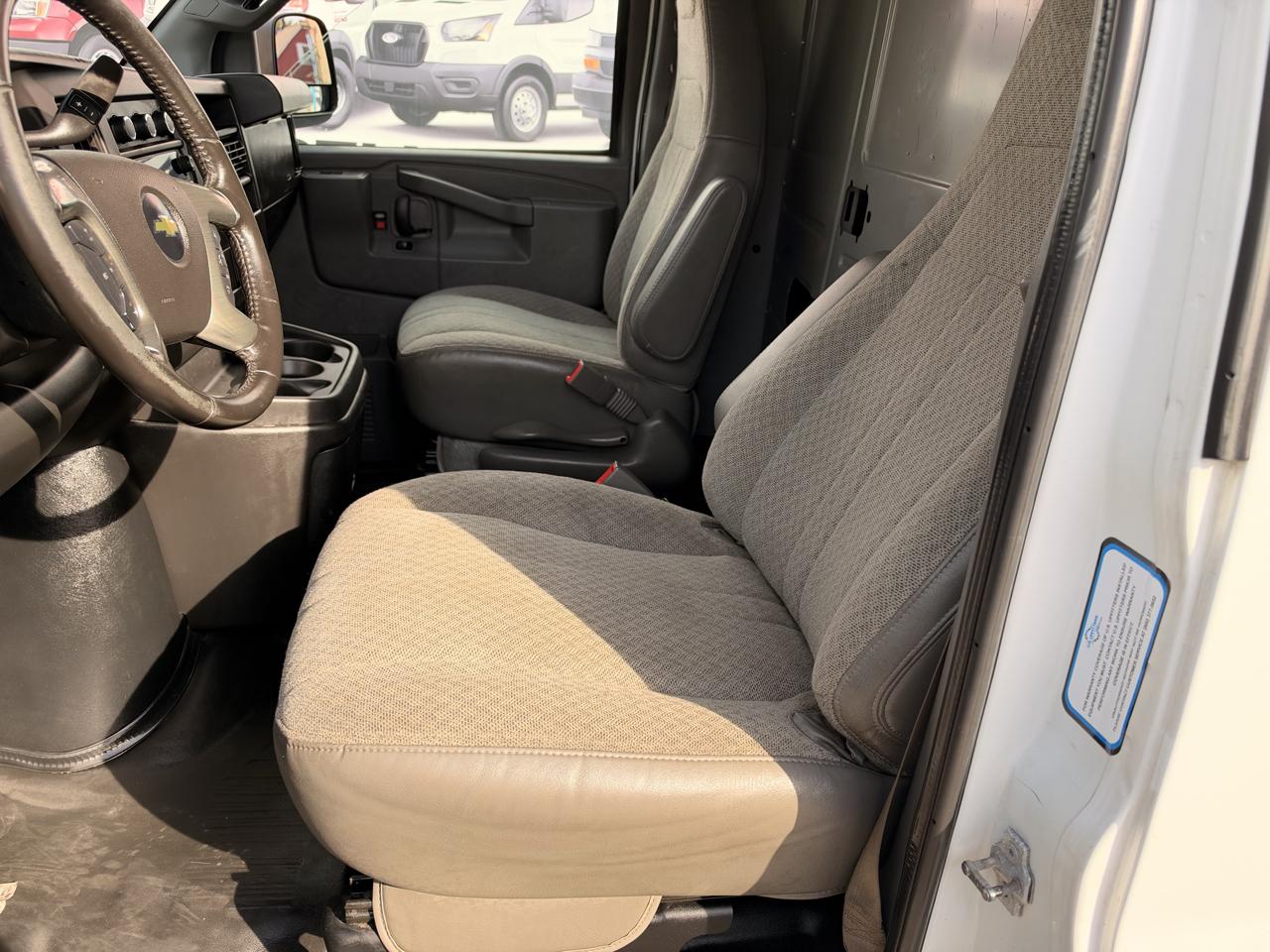 Chevrolet Express photo 16