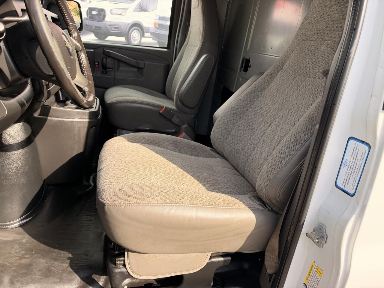 Chevrolet Express photo 17