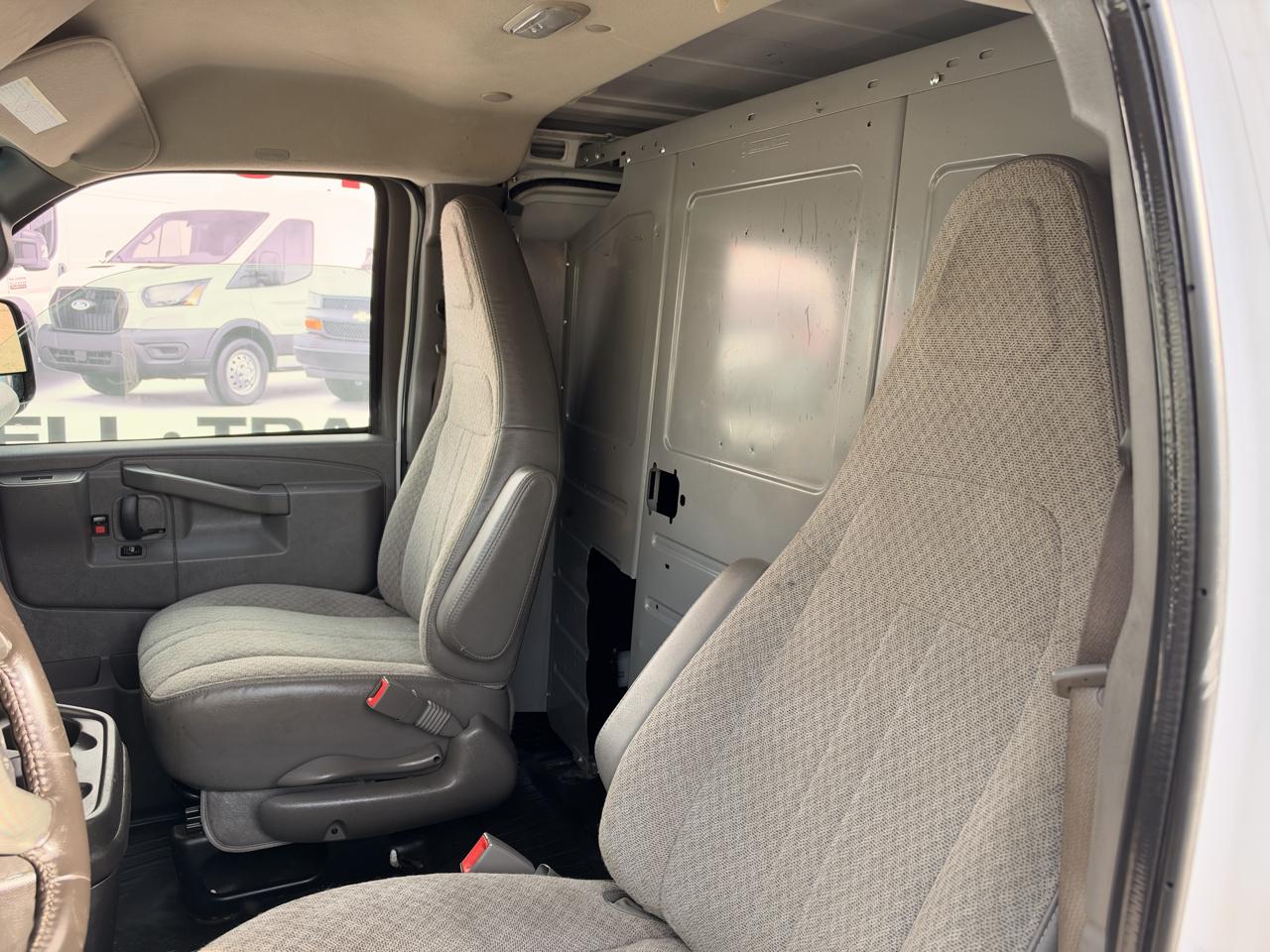 Chevrolet Express photo 19