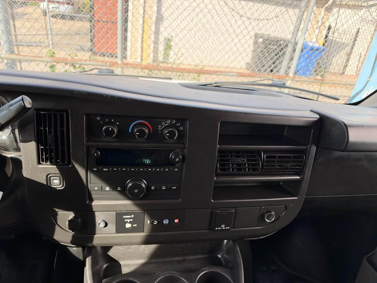 Chevrolet Express photo 22