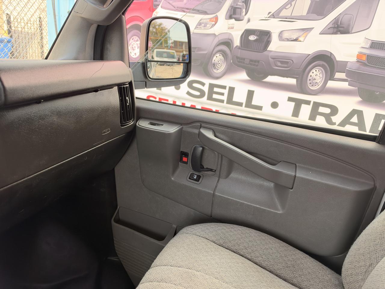 Chevrolet Express photo 24
