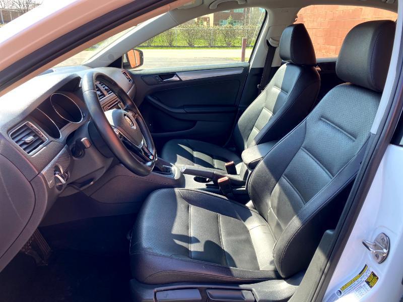 Volkswagen Jetta SE 6A 2015