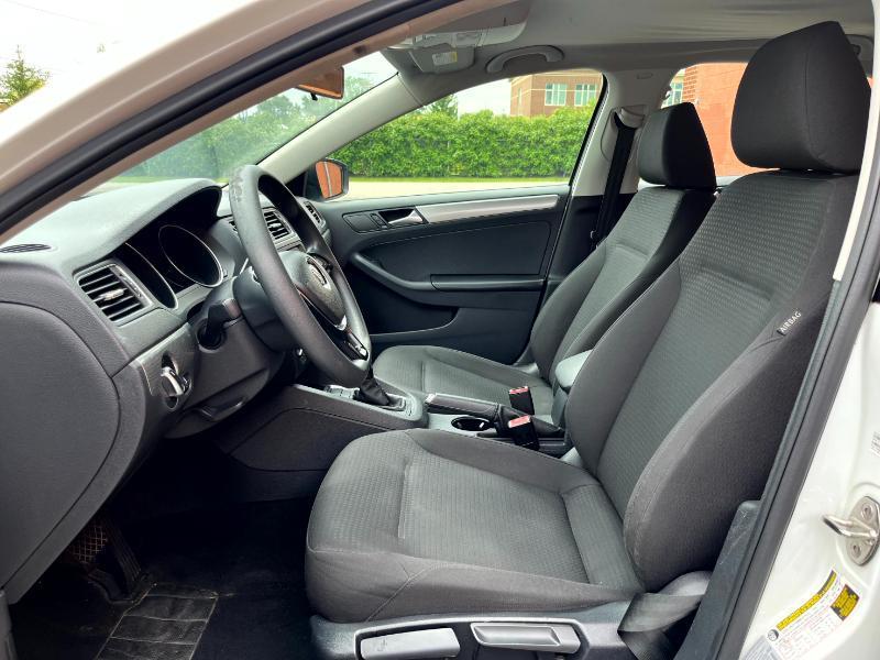 Volkswagen Jetta SE 6A 2015