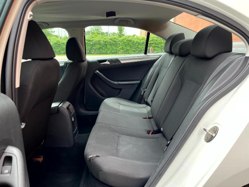 Volkswagen Jetta SE 6A 2015