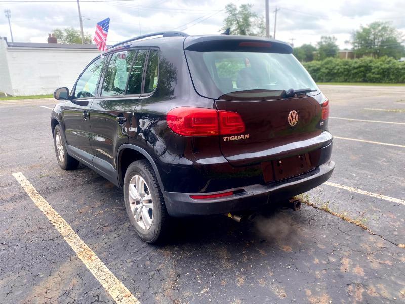 Volkswagen Tiguan S 2015