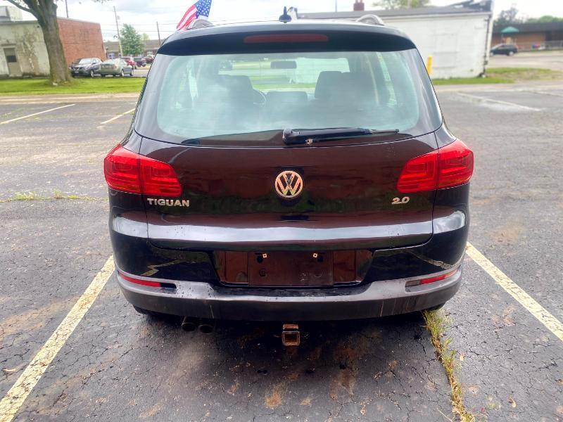 Volkswagen Tiguan S 2015