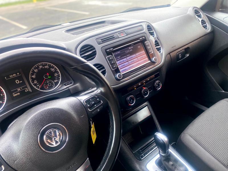 Volkswagen Tiguan S 2015