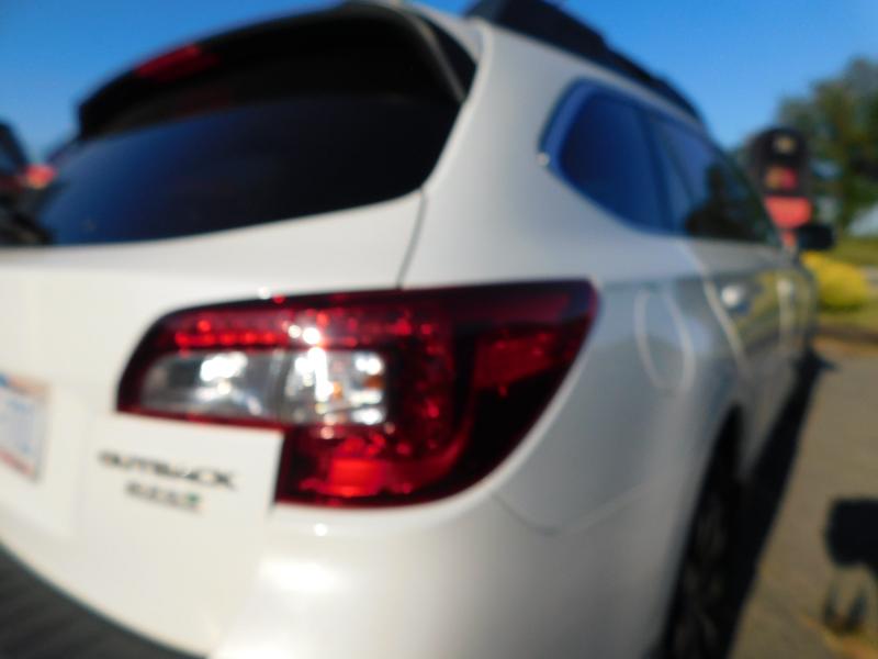 Subaru Outback 2.5i Limited 2017 Subaru Outback 2.5i Limited 2017